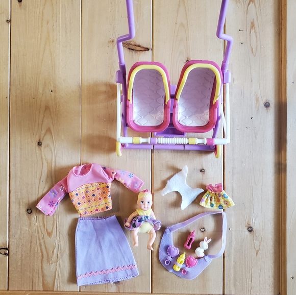 Vintage 2001 Barbie Stroll n play accessories